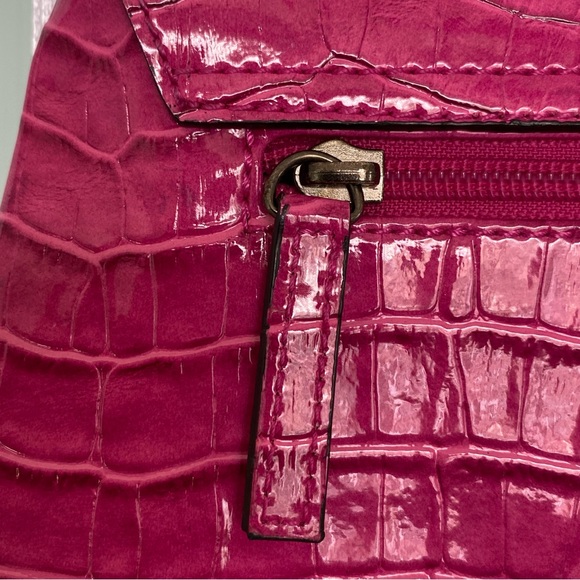 Guess Pink Patent Shoulder Chain Purse - Picture 17 of 17